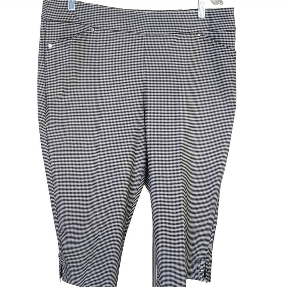CJ BANKS SIGNATURE SLIMMING CAPRI'S